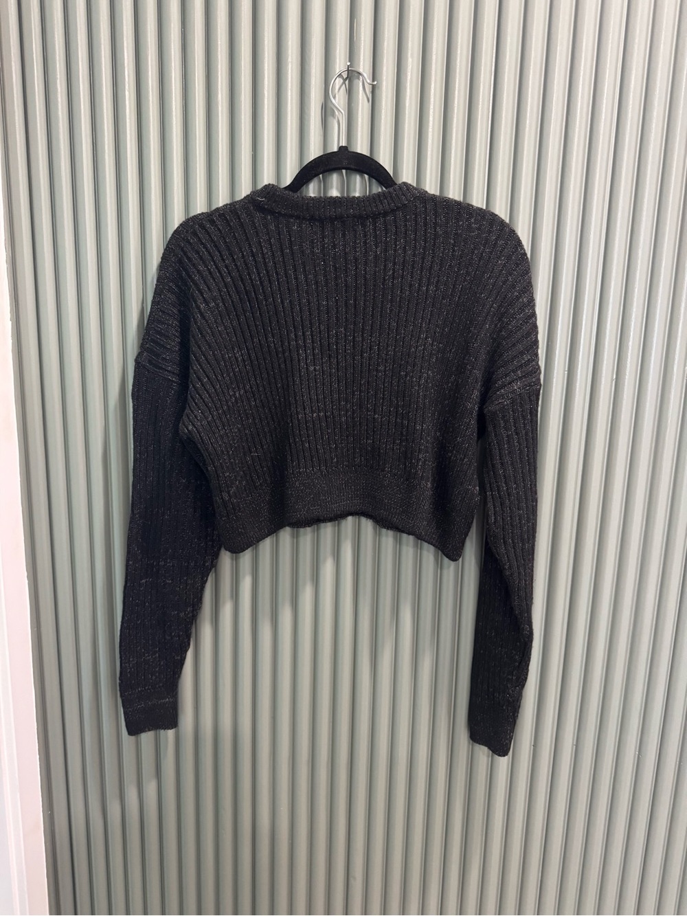 Urban Outfitters Black Ribbed Cropped Crew Sweater - Picture 4 of 4